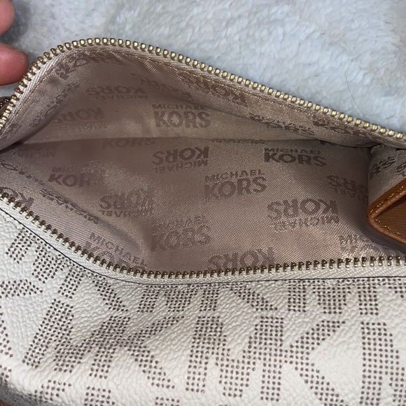 Michael Kors wallet - Picture 5 of 11